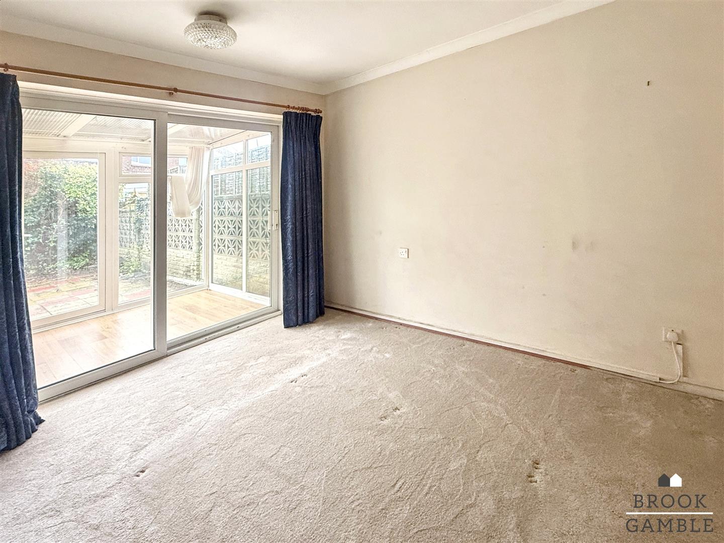 2 Bedroom Bungalow. Victoria Close in Polegate,  4